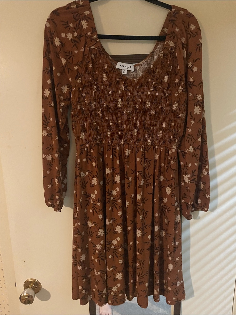 Gilli Rust-Brown Smocked Floral Top